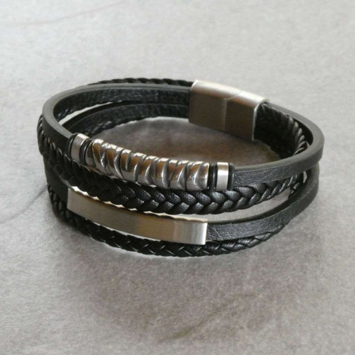 lederarmband mit Chromverzierungen